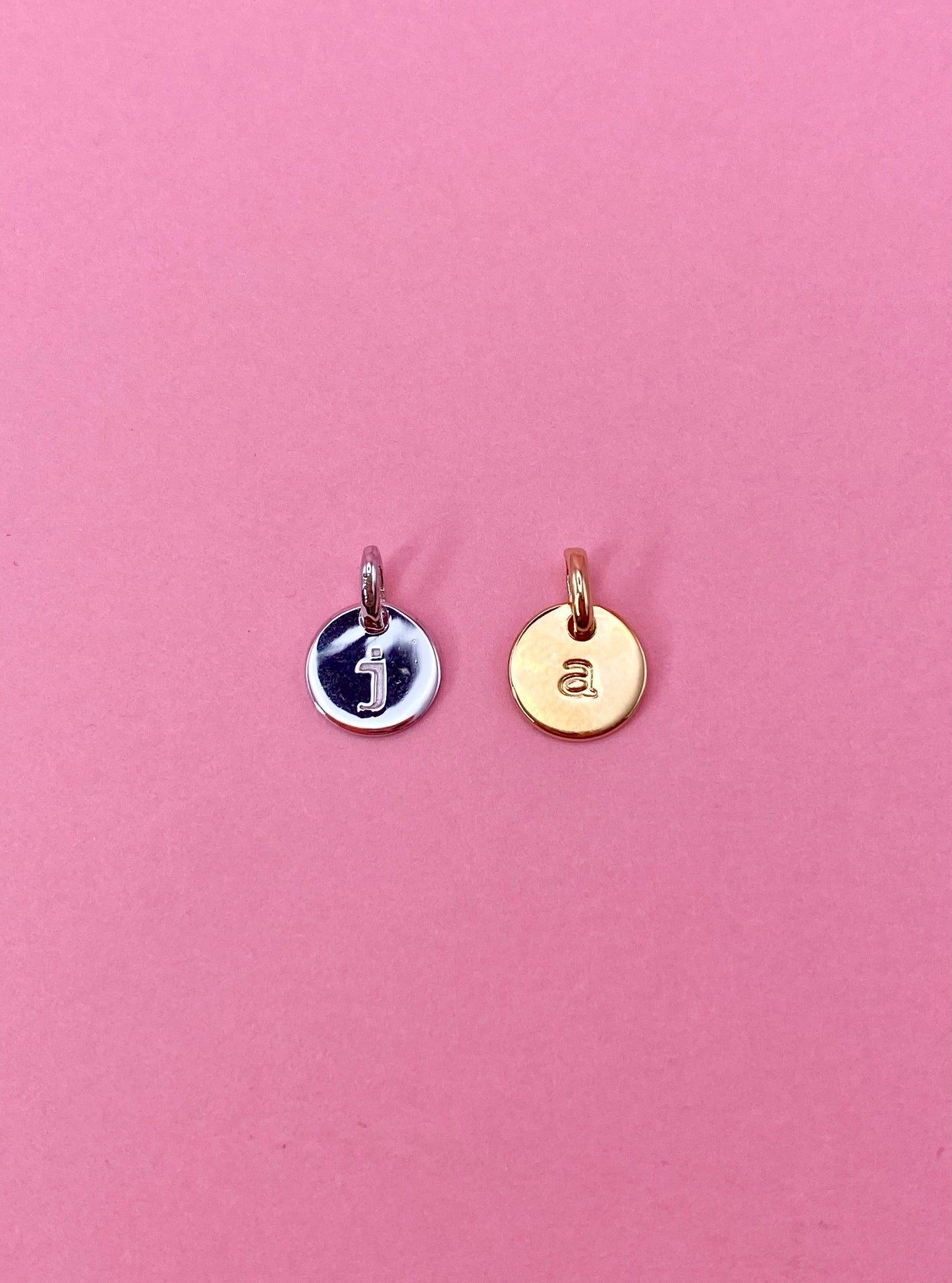 Pendentif lettre ronde