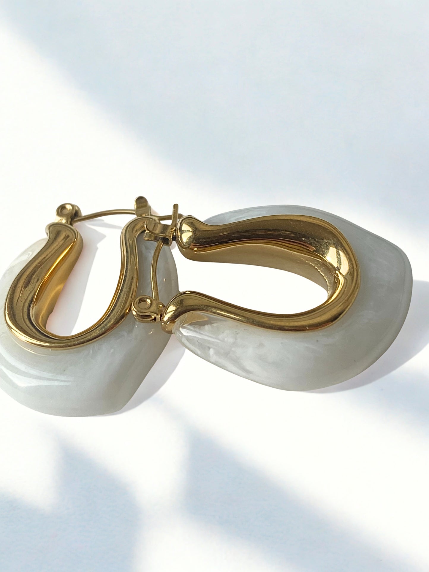 Boucles d'oreilles Adèle blanc marbré